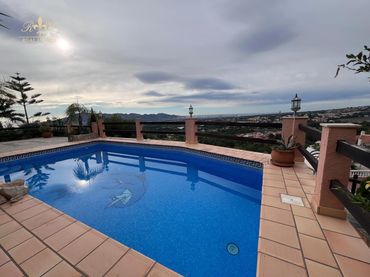 Detached house with pool for sale in PIRINEUS