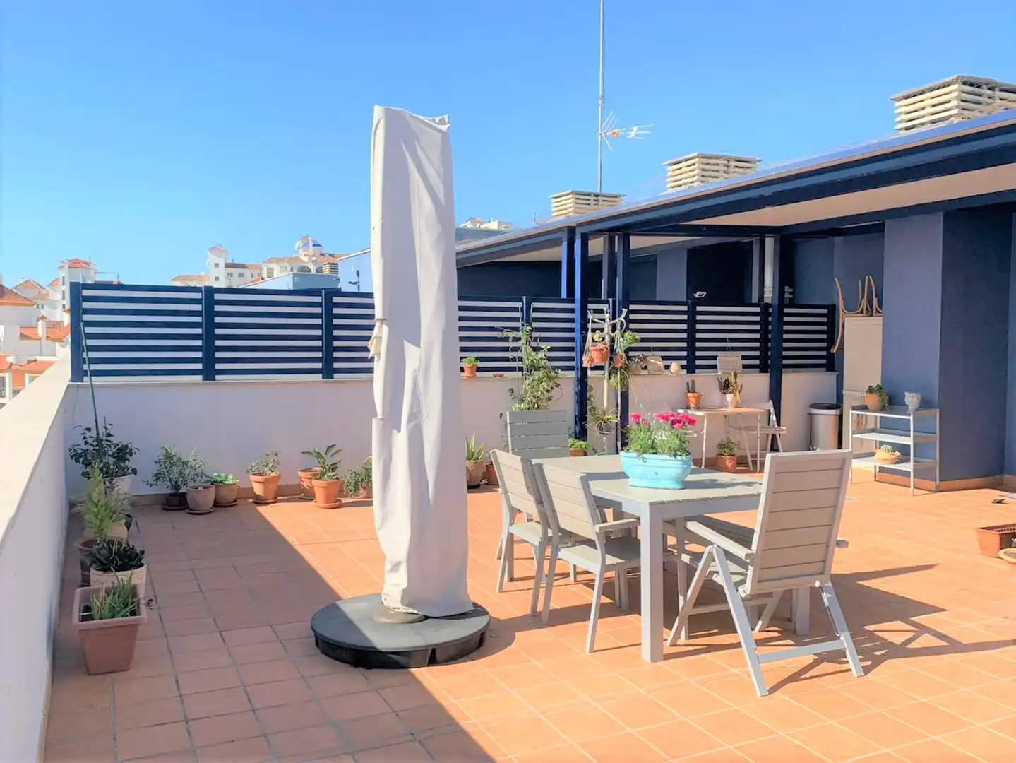 Terrasse von Dachboden zum Verkauf in Estepona mit Klimaanlage, Heizung und Terrasse
