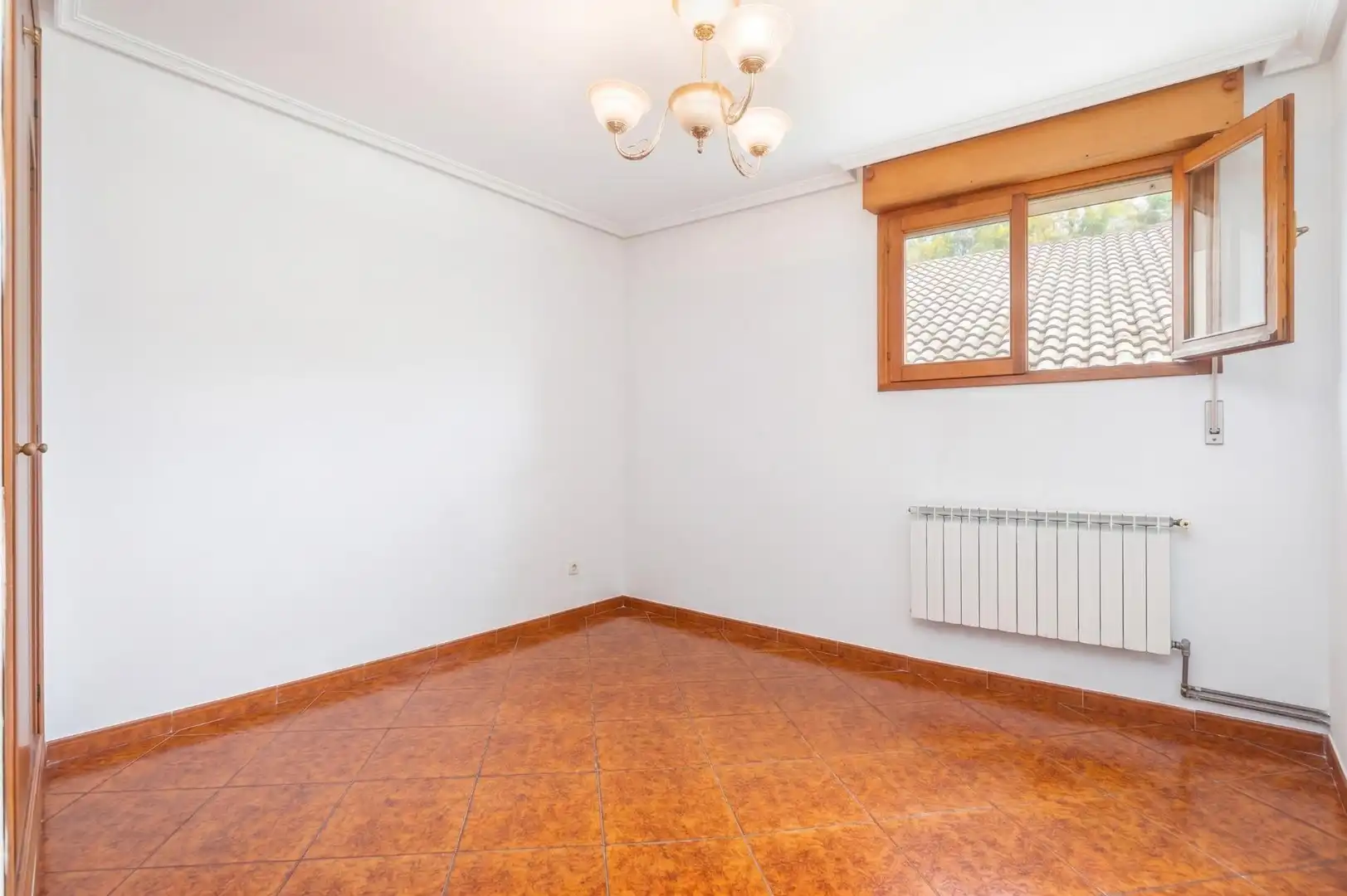 Dormitori de Casa o xalet en venda en Cangas del Narcea amb Calefacció, Terrassa i Moblat