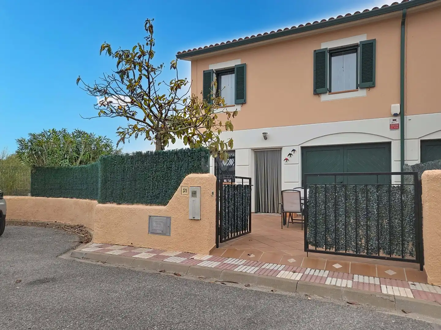 Vista exterior de Casa adosada en venda en L'Estartit amb Calefacció, Terrassa i Piscina