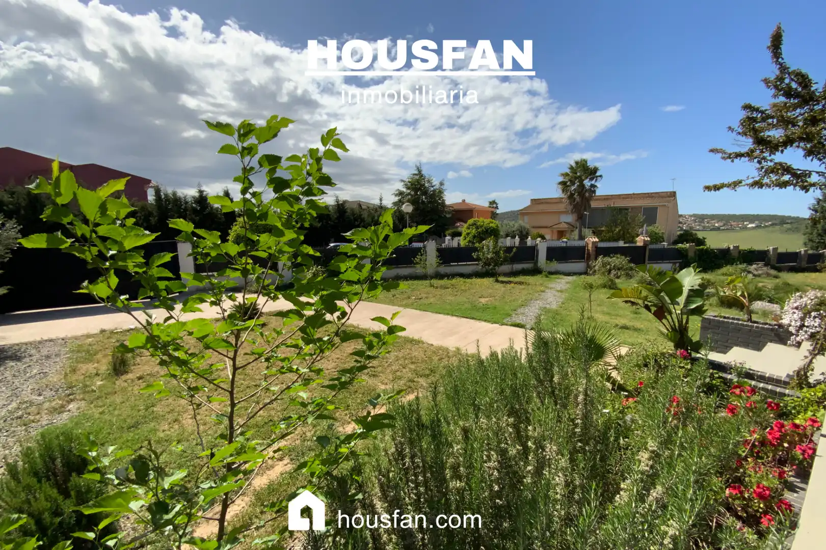 Vista exterior de Casa o xalet en venda en Cáceres amb Aire condicionat, Calefacció i Jardí privat