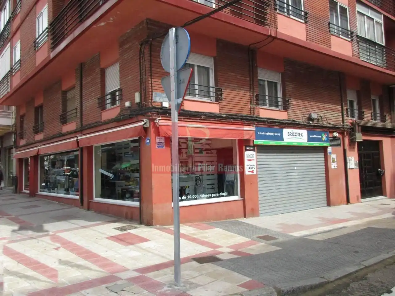 Local comercial en venda a San Mamés - La Palomera