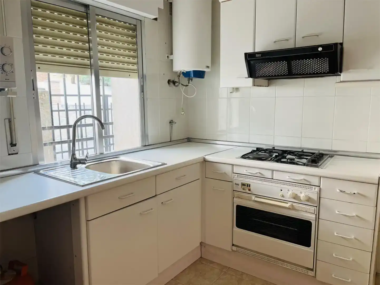 Cocina de Planta baja de alquiler en La Adrada  con Amueblado