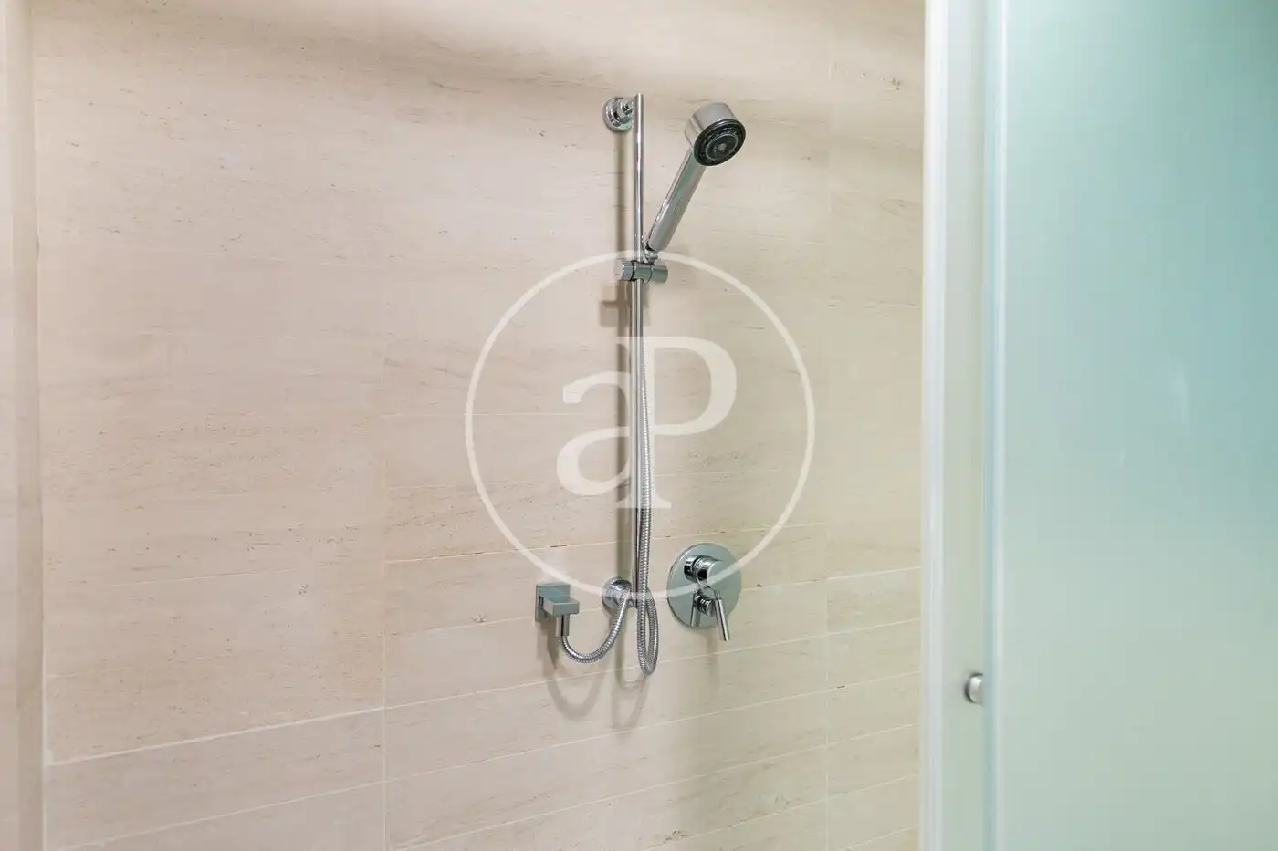 Bathroom of Flat for sale in Barcelona  with Air Conditioner and Heating