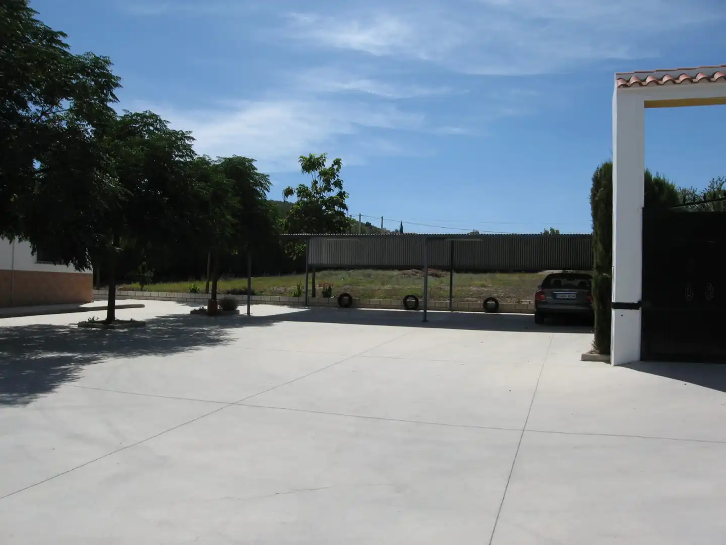 Parking of Country homes for sale in Lucena  with Air Conditioner, Private garden and Swimming Pool