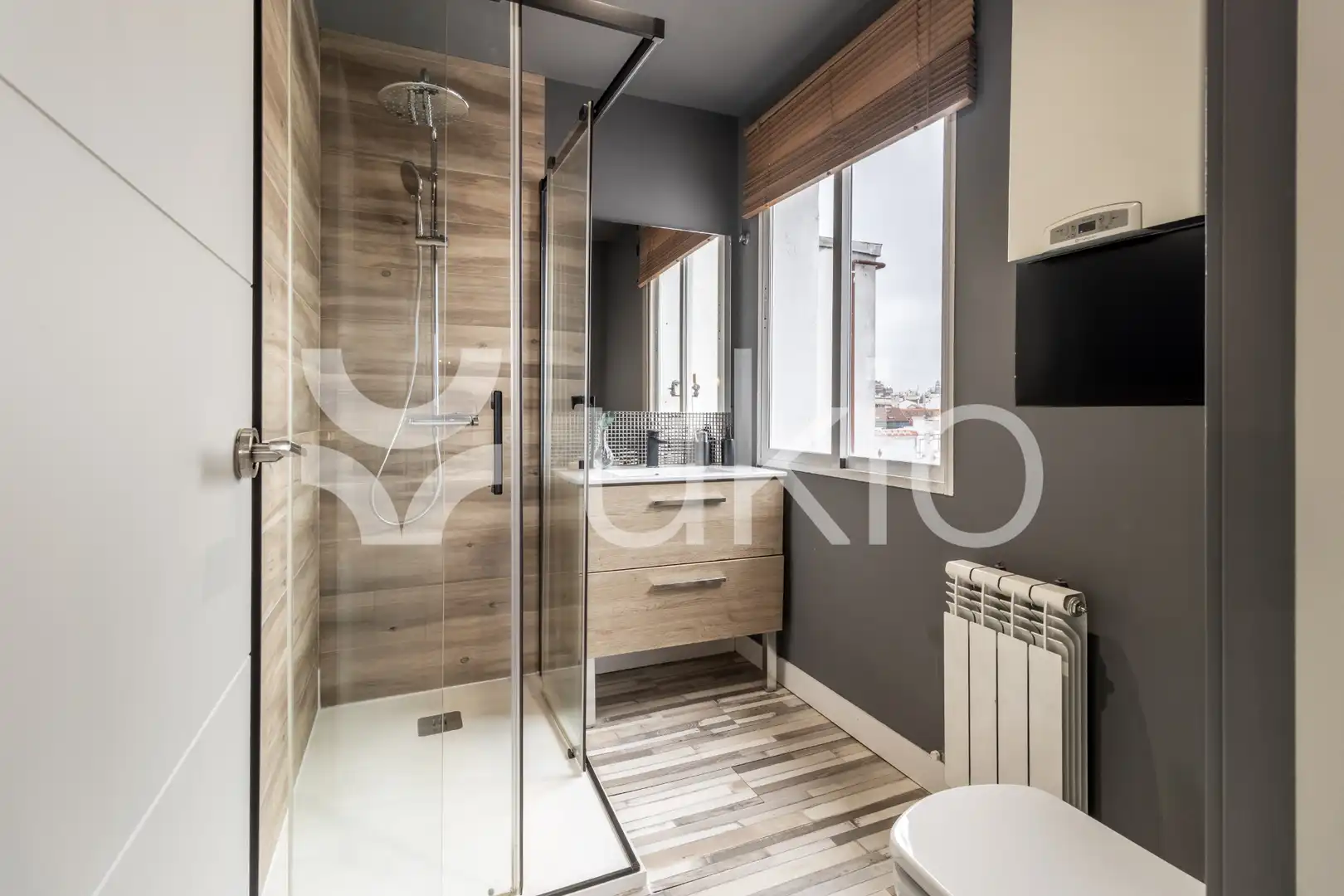 Bathroom of Apartments for rent in Madrid  with Air Conditioner, Heating and Terrace
