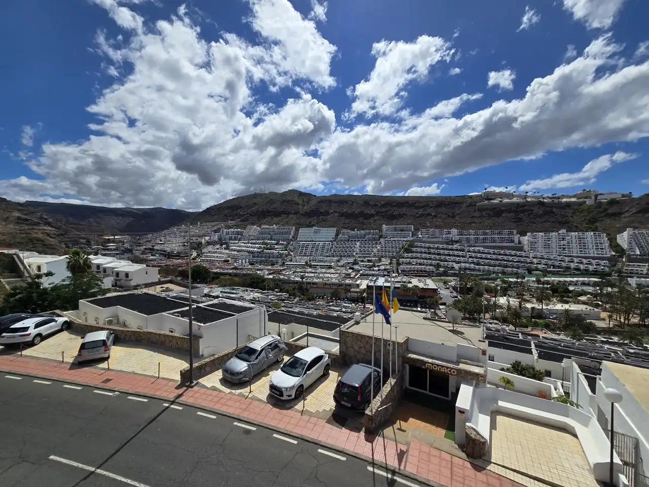 Vista exterior de Apartament en venda en Mogán amb Moblat, Balcó i Piscina comunitària