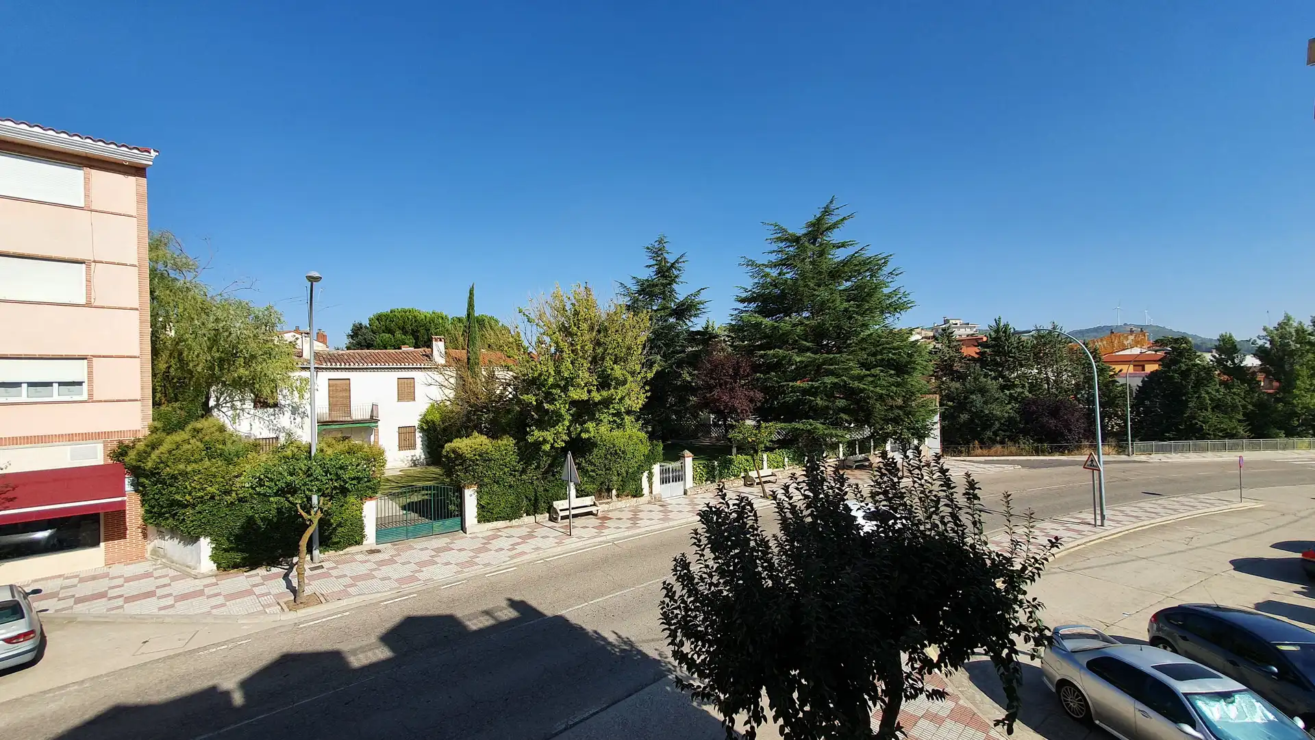 Vista exterior de Casa adosada en venda en Dueñas amb Calefacció, Parquet i Terrassa