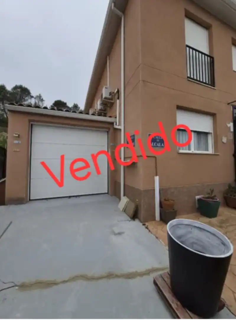 Vista exterior de Casa adosada en venta en Almoguera con Amueblado