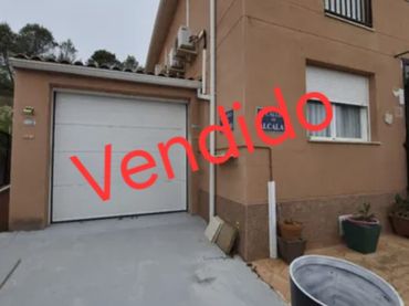Casa bifamiliare in vendita a Calle Conchuela 22