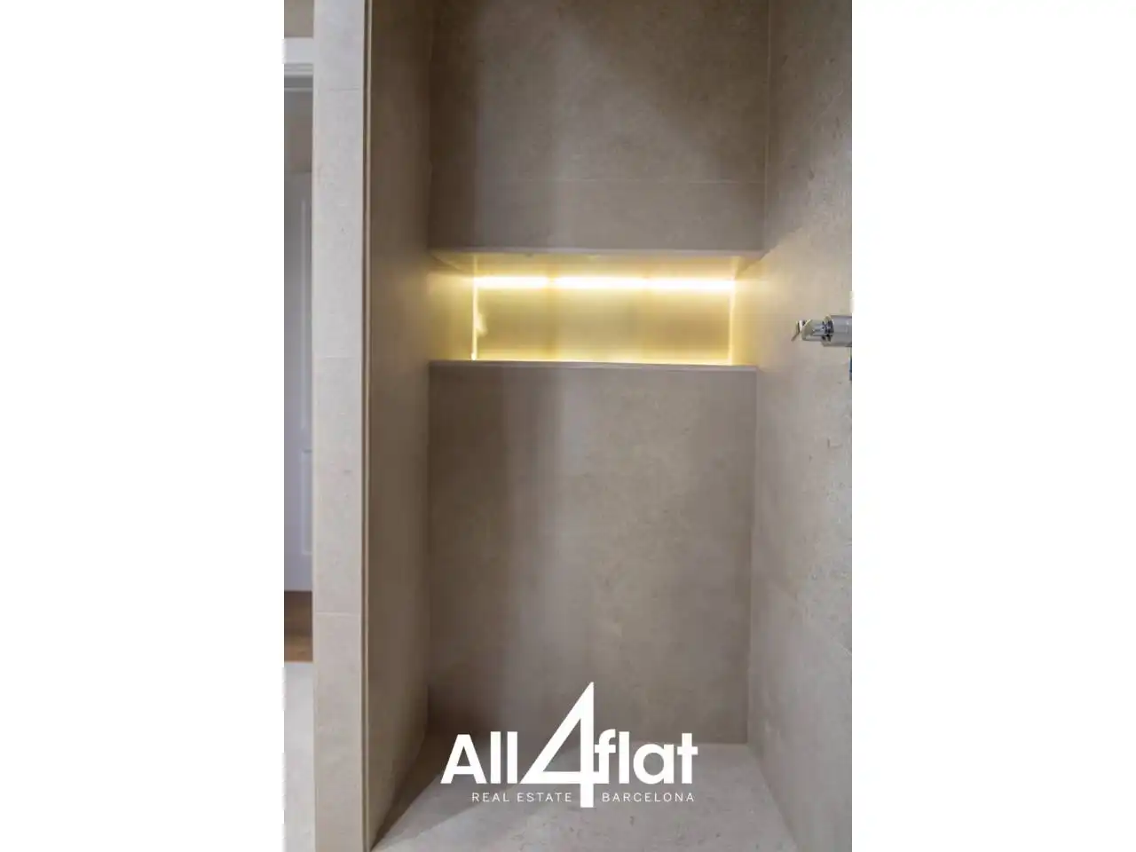 Bathroom of Flat for sale in Barcelona  with Air Conditioner, Heating and Parquet flooring