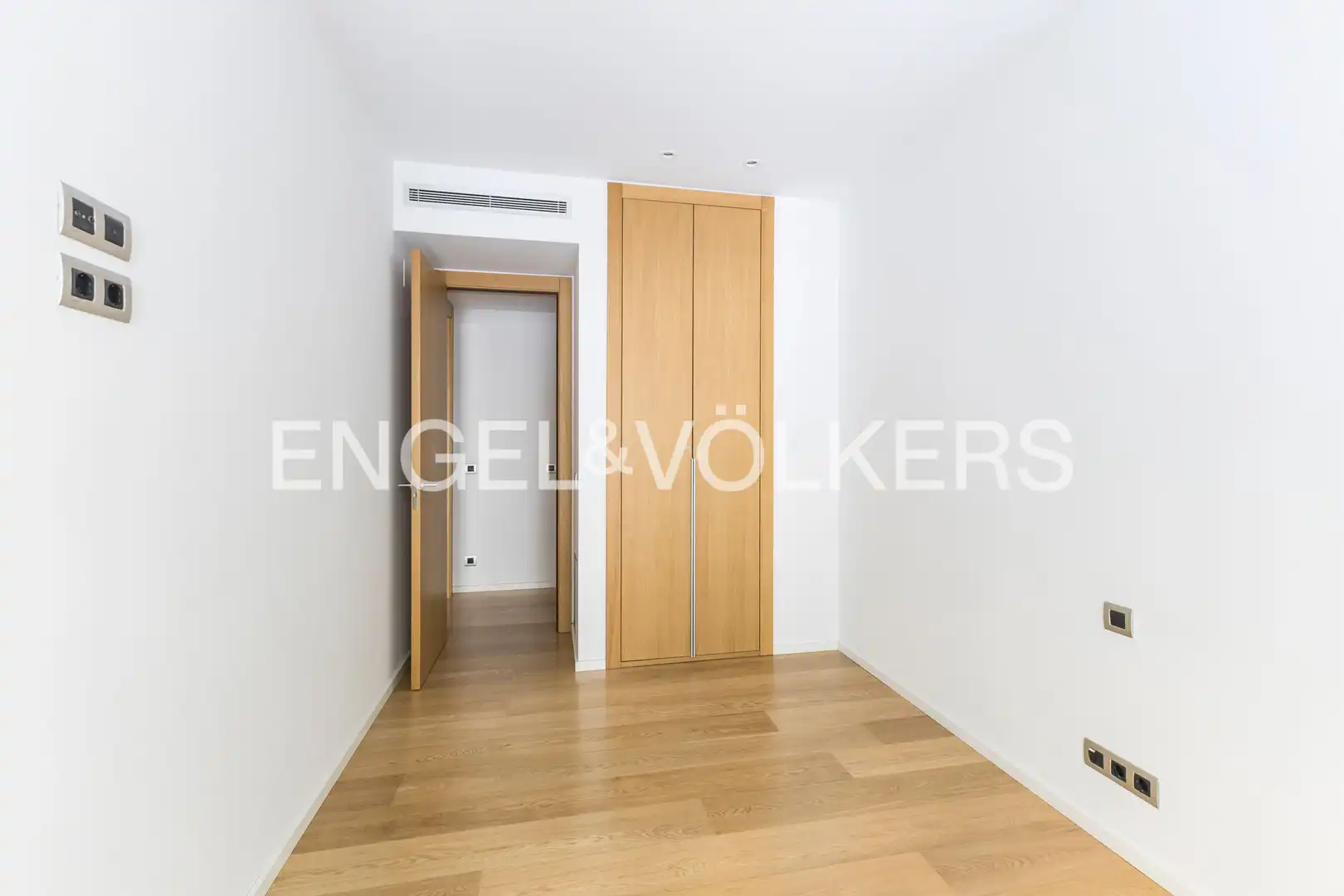 Bedroom of Flat for rent in Madrid  with Air Conditioner, Heating and Storage room