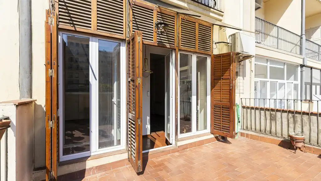 Vista exterior de Apartament en venda en Barcelona amb Calefacció, Terrassa i Balcó