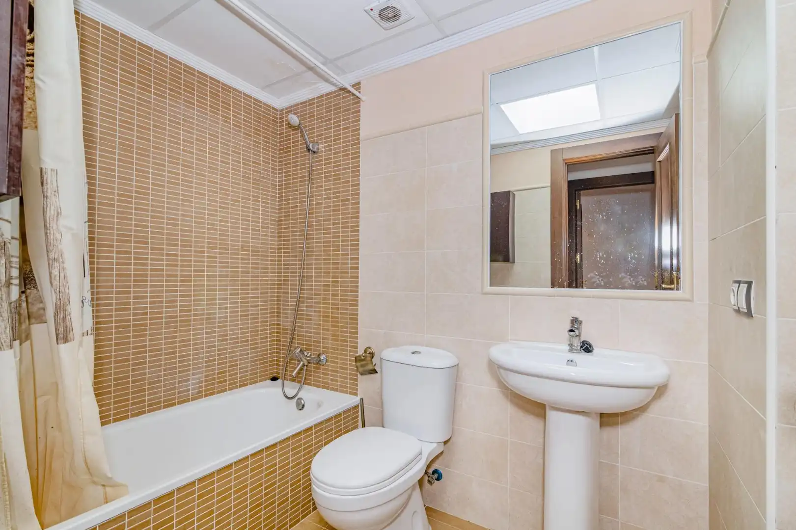 Bathroom of Flat for sale in La Zubia  with Air Conditioner, Heating and Furnished