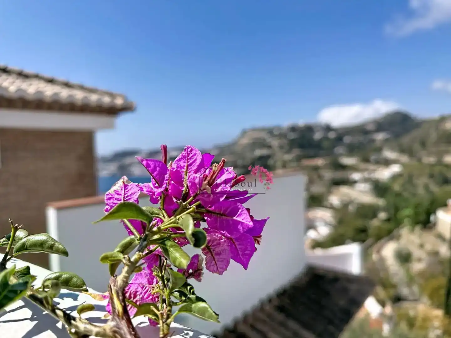 Vista exterior de Casa o xalet en venda en Almuñécar amb Aire condicionat, Piscina i Balcó