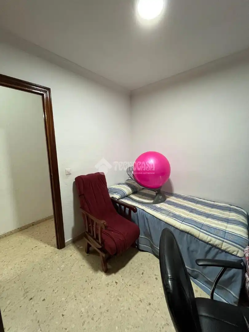 Piso en venta en Sevilla con Calefacción, Terraza y Amueblado