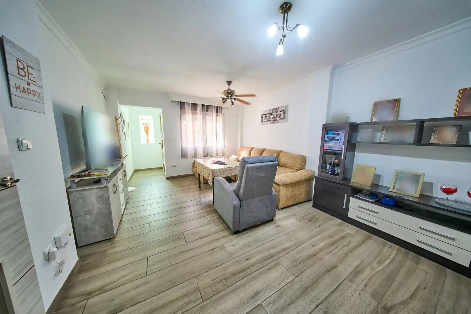 Wohnzimmer von Einfamilien-Reihenhaus zum Verkauf in Jun