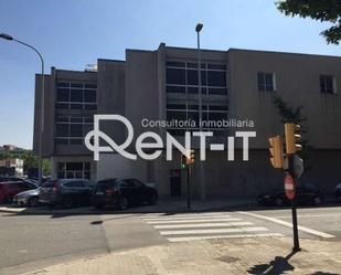 Vista exterior de Edifici en venda en L'Hospitalet de Llobregat