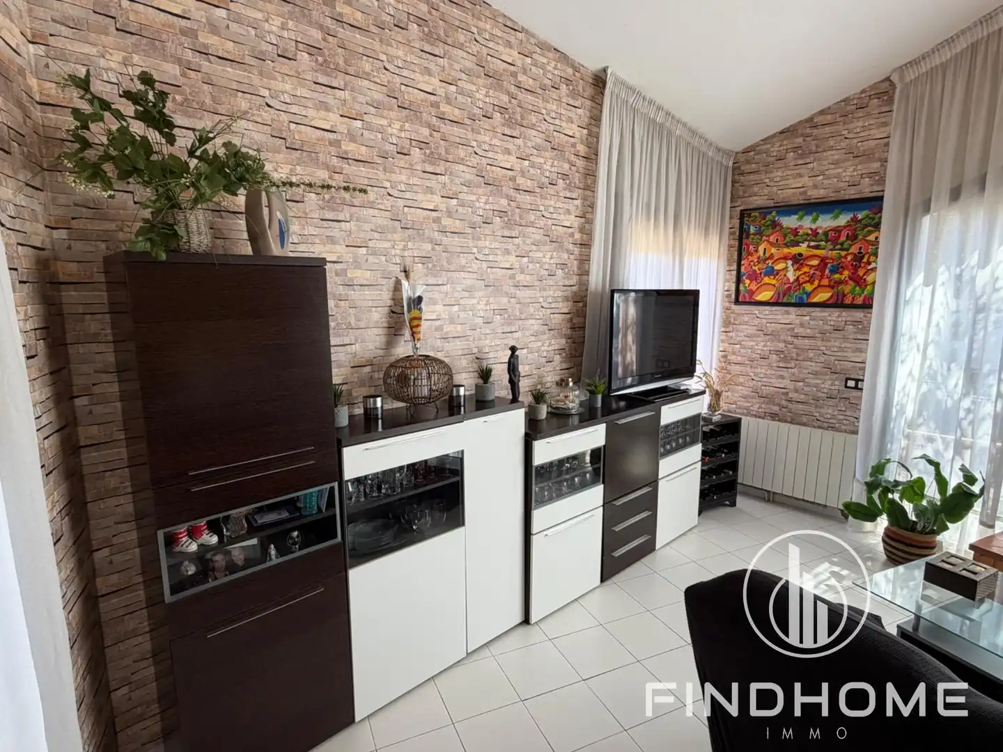 Sala d'estar de Casa adosada en venda en Avinyonet de Puigventós amb Aire condicionat, Calefacció i Jardí privat