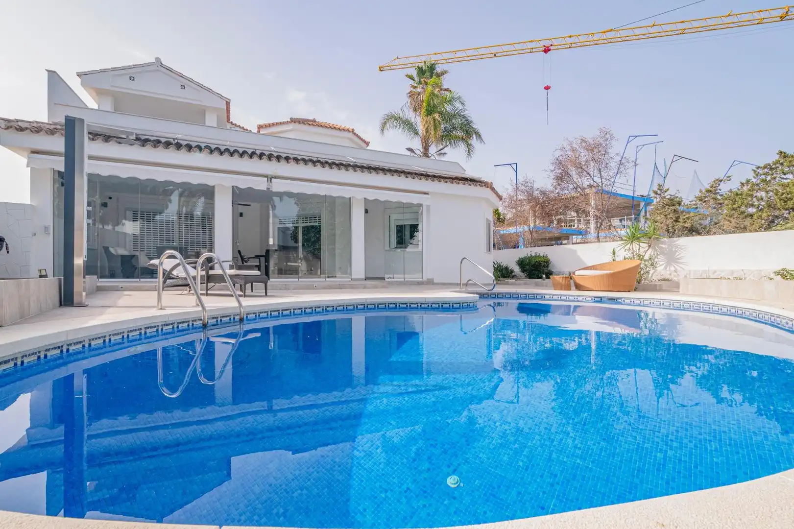 Piscina de Casa o xalet en venda en Marbella amb Aire condicionat, Calefacció i Jardí privat
