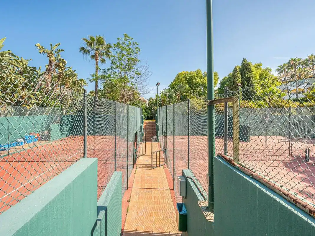 Vista exterior de Planta baixa de lloguer en Marbella amb Terrassa, Piscina i Piscina comunitària