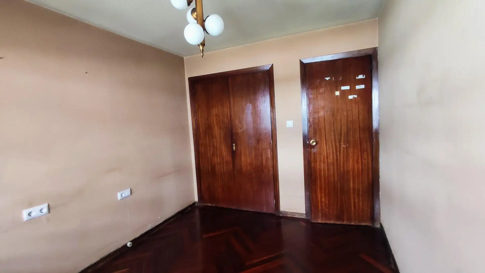Habitación de Piso en venta en Vigo  con Calefacción, Trastero y Balcón