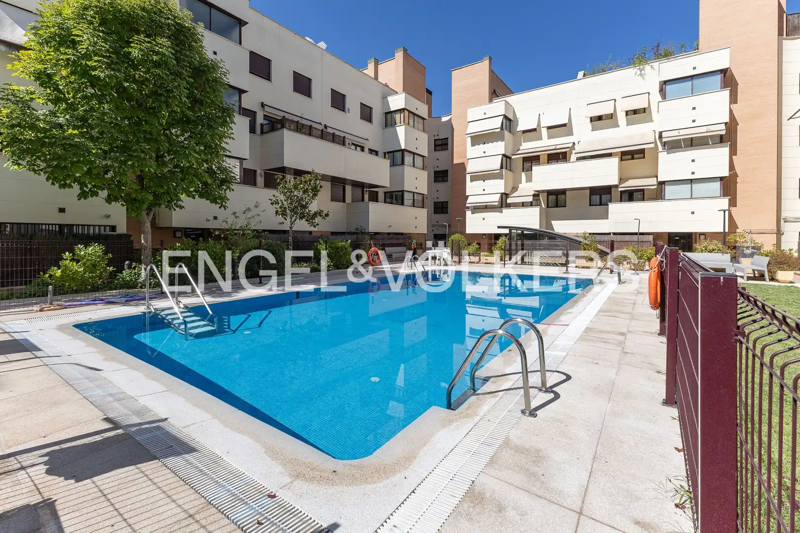 Piscina de Dúplex de lloguer en Madrid amb Aire condicionat, Calefacció i Terrassa
