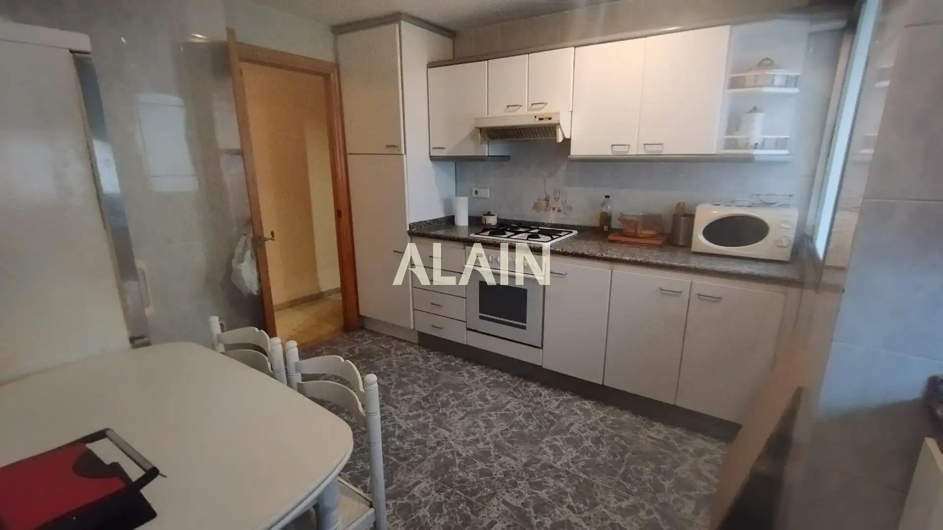 Cuina de Pis en venda en  Valencia Capital amb Aire condicionat, Calefacció i Moblat