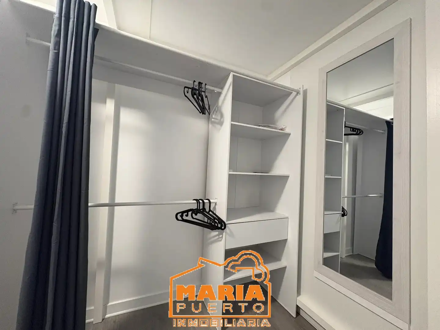Habitación de Apartamento para compartir en Málaga con Aire acondicionado, Amueblado y Lavadora