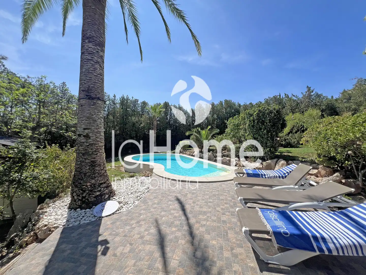 Vista exterior de Casa o xalet en venda en Chiva amb Aire condicionat, Calefacció i Jardí privat