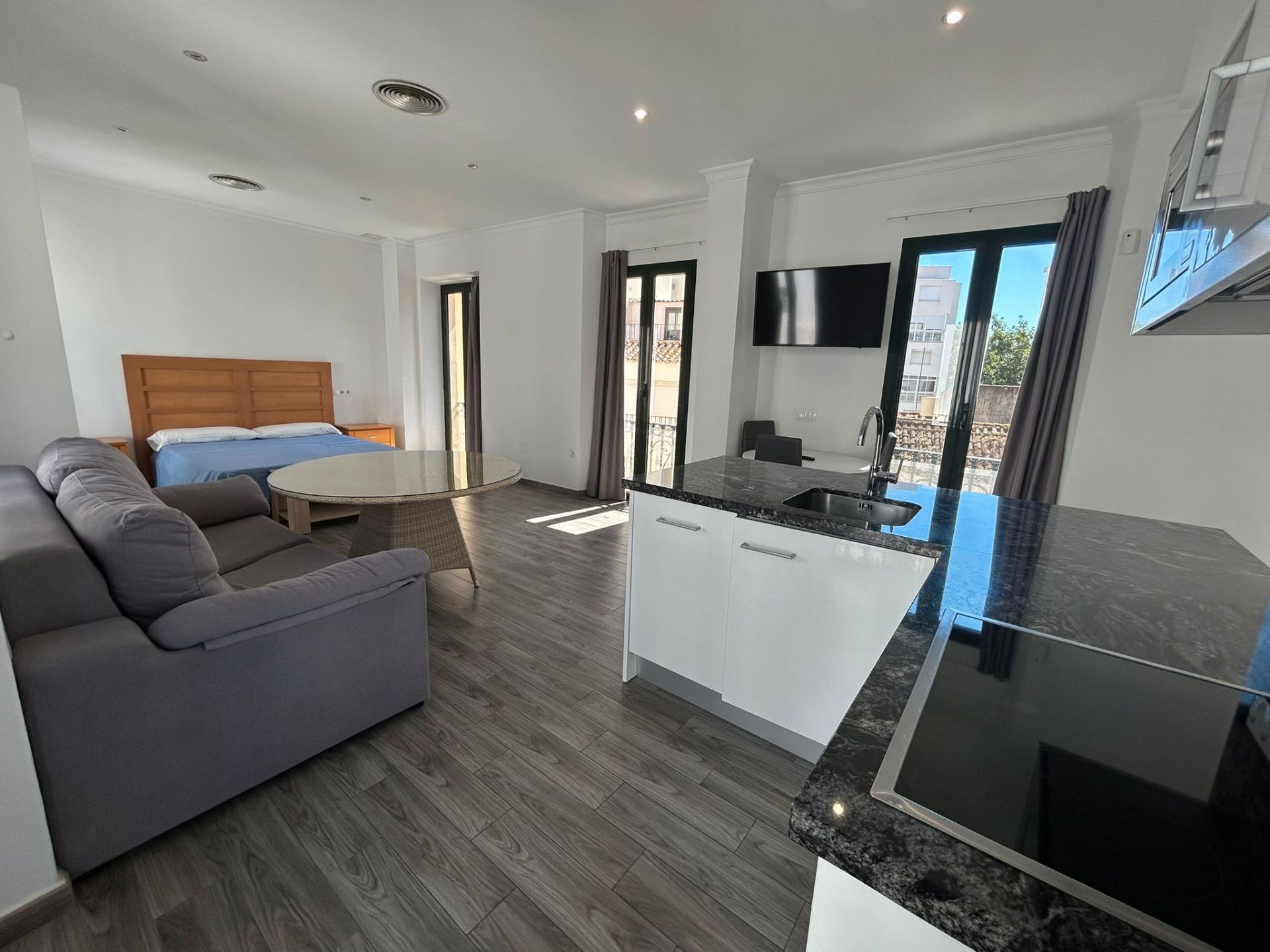 Außenansicht von Wohnung zur Miete in Estepona mit Klimaanlage, Möbliert und Internet