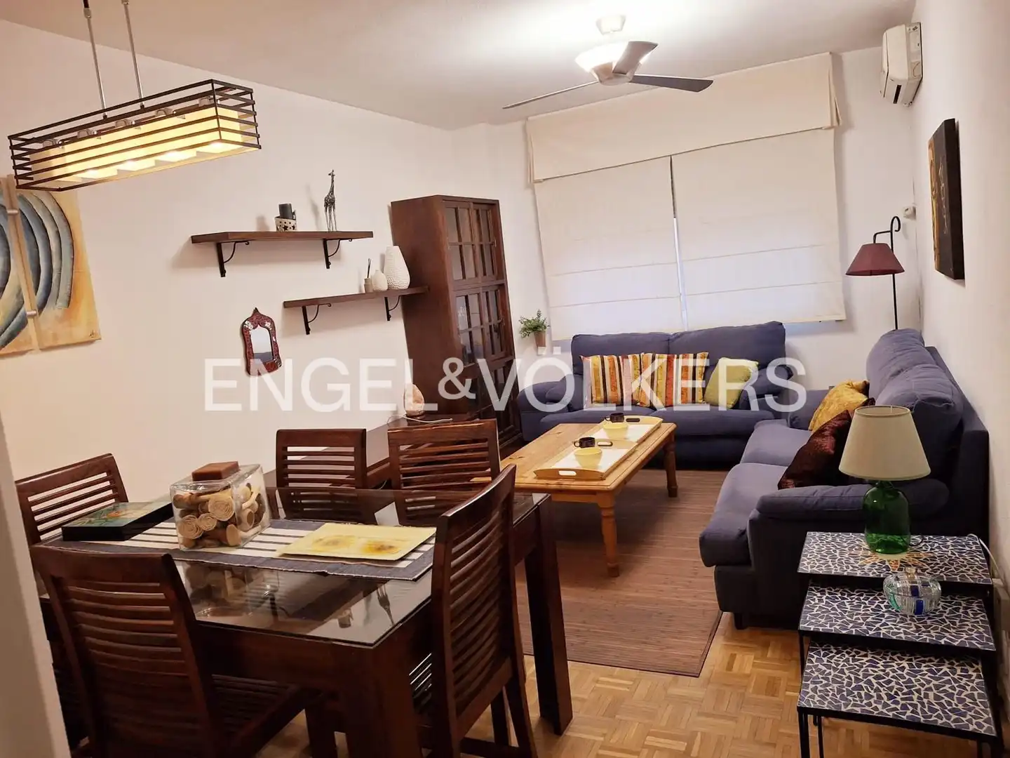 Living room of Flat for rent in Madrid  with Air Conditioner, Heating and Parquet flooring