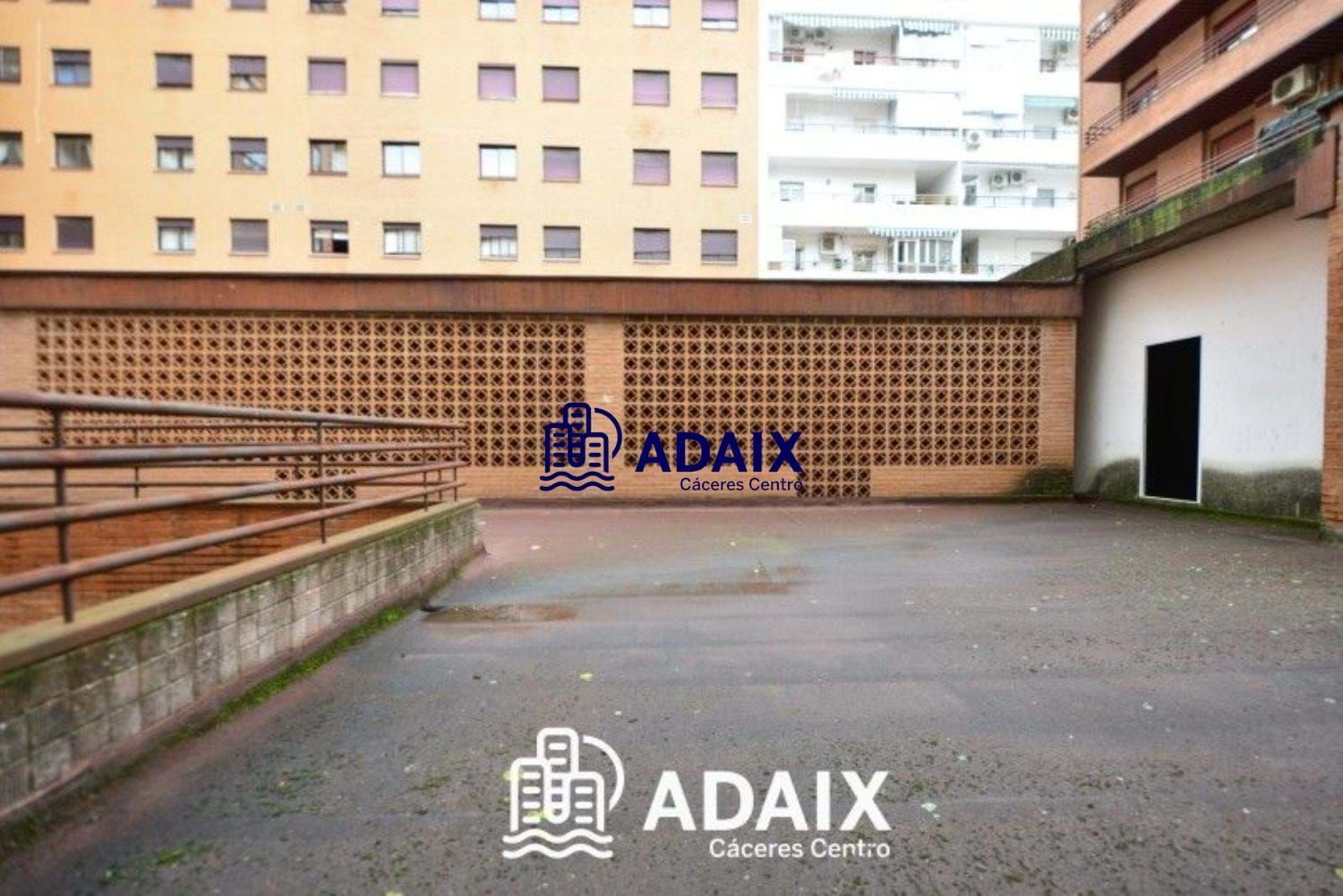 Aparcament de Nau industrial de lloguer en Cáceres Capital