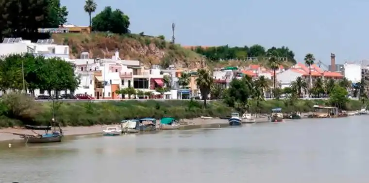 Casa adosada en venda a CL VIRGEN DE LA SALUD, Coria del Río