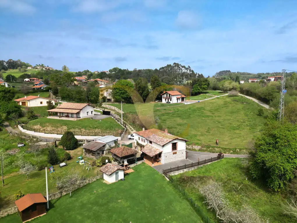 Casa o chalet en venta en Ribadesella con Calefacción, Jardín privado y Trastero