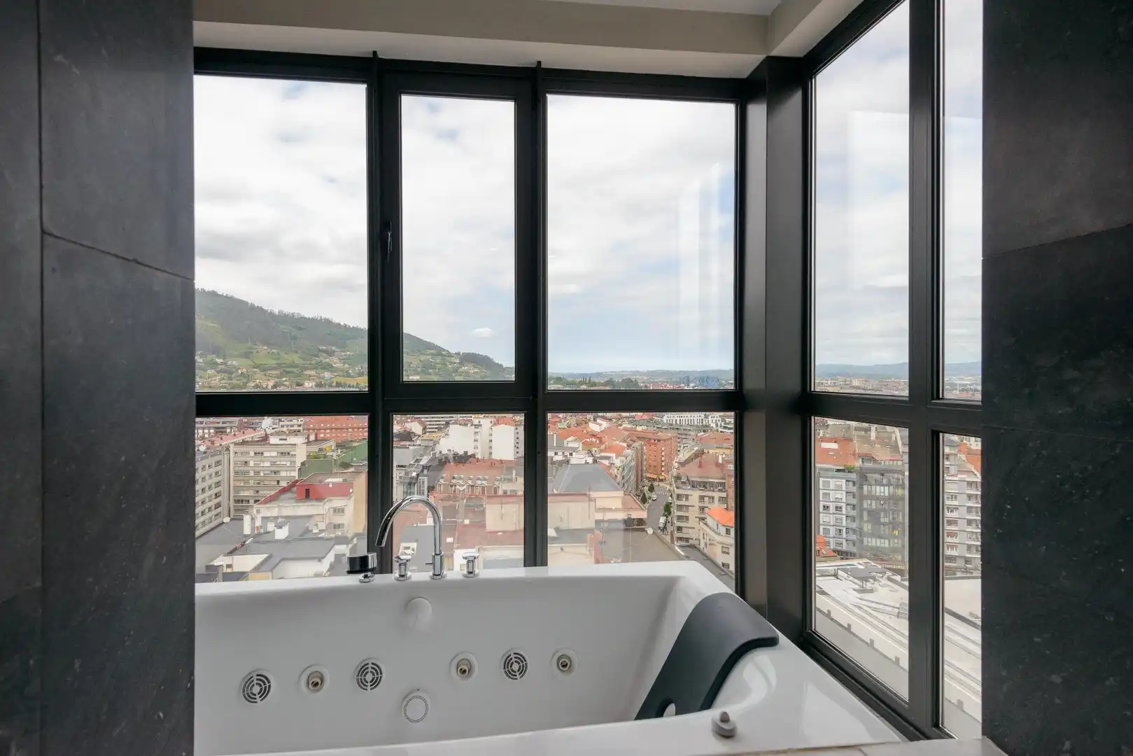 Bedroom of Flat for sale in Oviedo   with Heating and Jacuzzi
