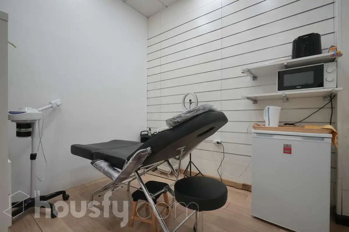 Local comercial en venda a Calle Lola membrives ., imagen 9