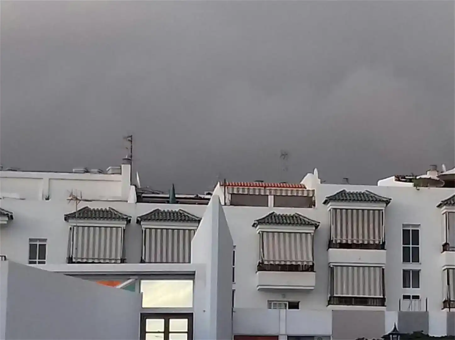 Vista exterior de Dúplex en venta en Guía de Isora con Balcón