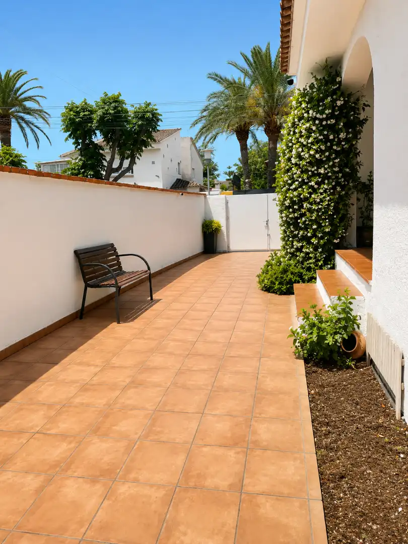 Terrassa de Casa adosada en venda en Cambrils amb Aire condicionat, Calefacció i Jardí privat