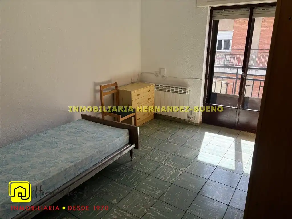 Dormitori de Pis en venda en San Bernardo - Carmelitas - Campus
