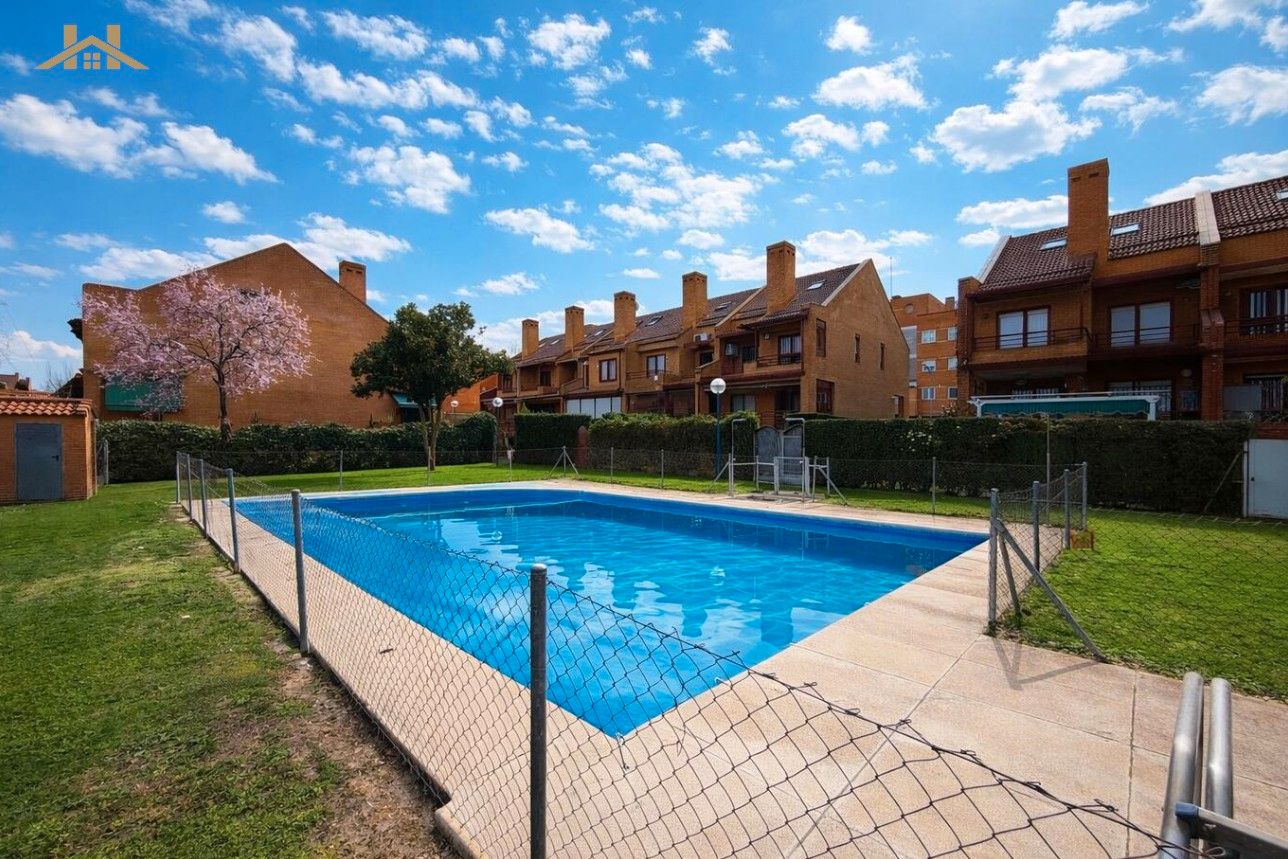 Piscina de Casa o chalet en venta en Alcorcón con Calefacción, Jardín privado y Terraza