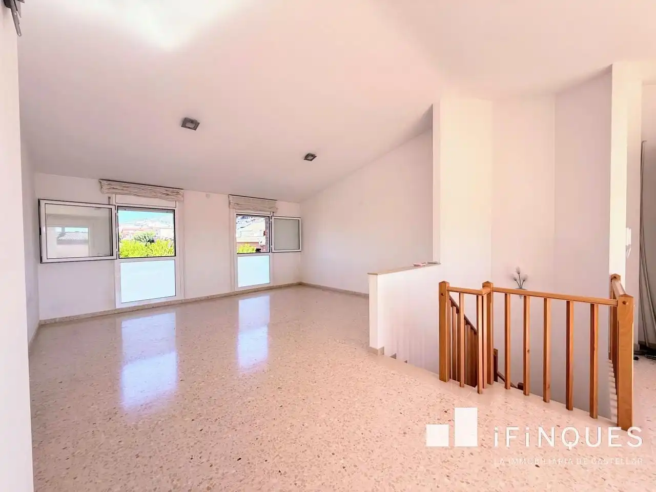Sala de estar de Casa o chalet en venta en Castellar del Vallès con Aire acondicionado, Calefacción y Jardín privado