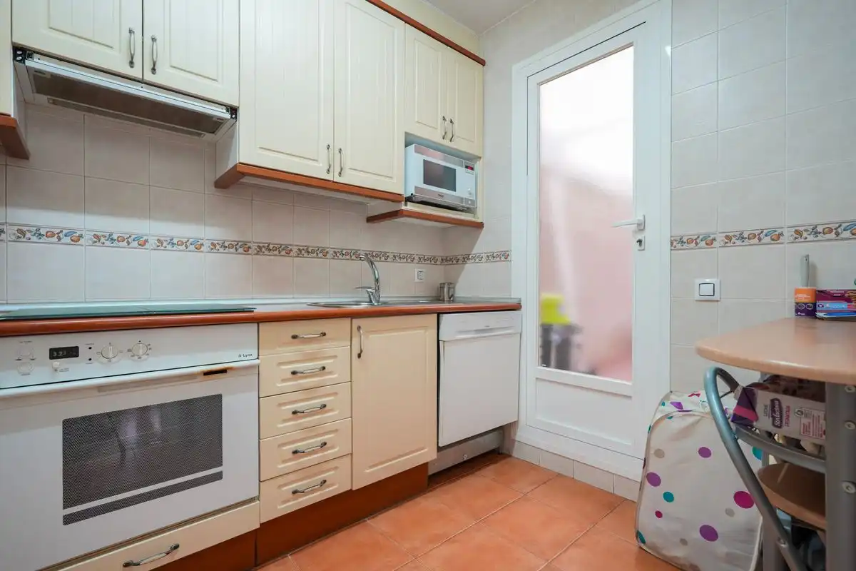 Kitchen of Ground floor for sale in Alcalá de Henares  with Air Conditioner, Heating and Terrace