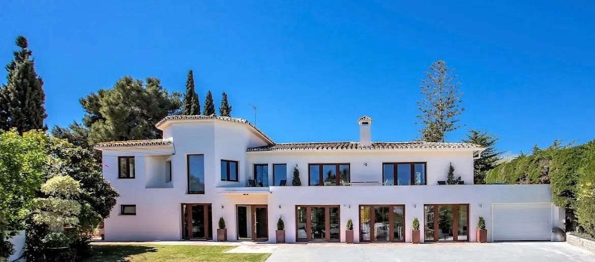 Vista exterior de Casa o xalet de lloguer en Marbella amb Aire condicionat, Terrassa i Piscina