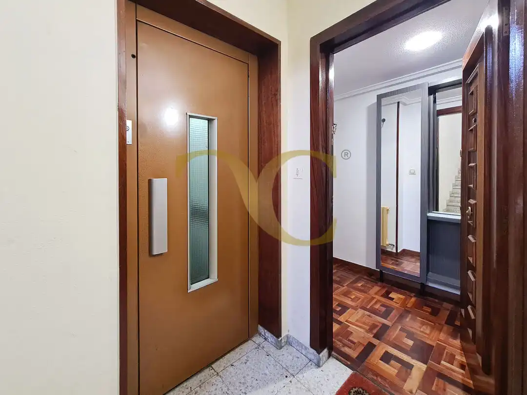 Piso en venta en Oviedo  con Calefacción, Trastero y Amueblado