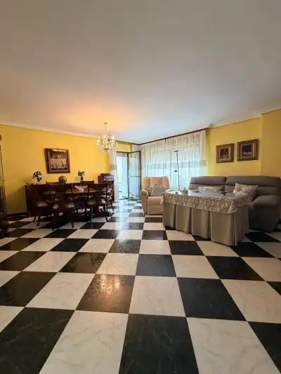 Sala de estar de Piso en venta en Badajoz con Calefacción, Terraza y Trastero
