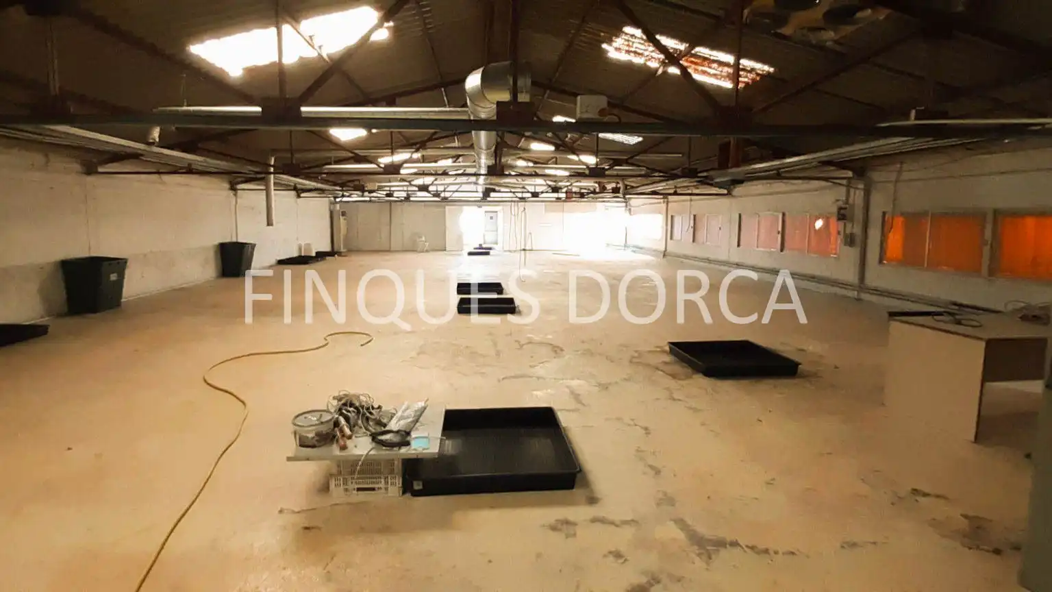 Industrial buildings for sale in Centre