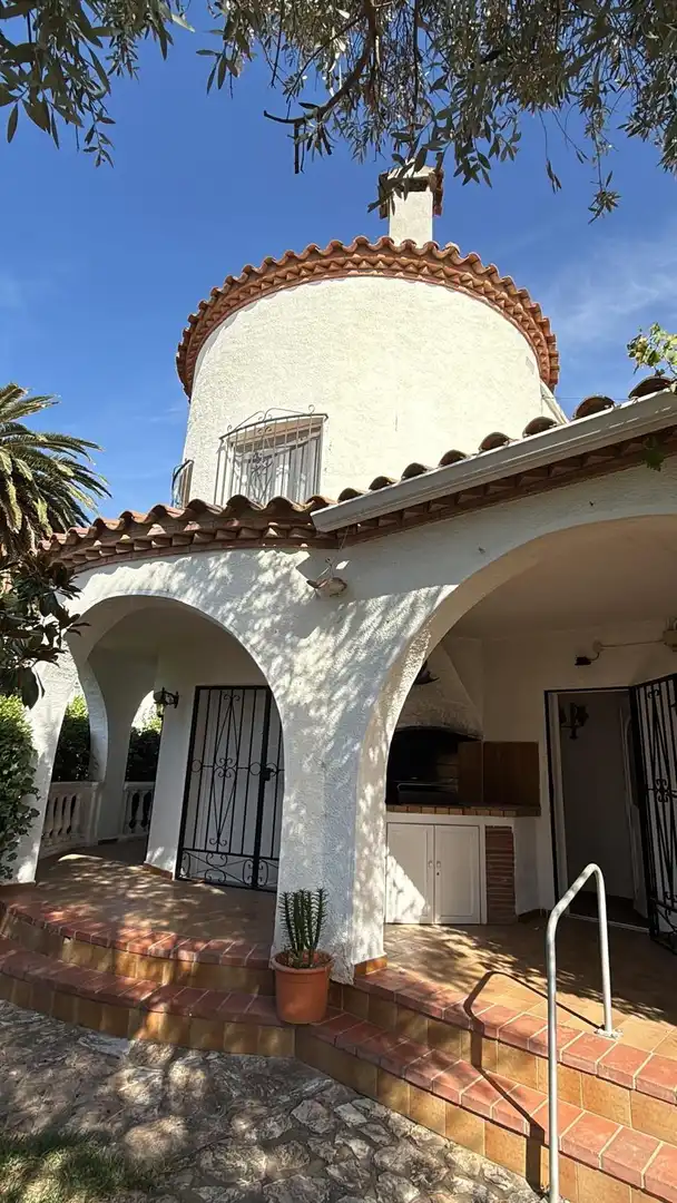 Vista exterior de Casa o chalet en venta en Empuriabrava con Calefacción, Jardín privado y Terraza