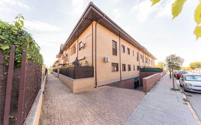 Vista exterior de Àtic en venda en Torrejón de la Calzada amb Aire condicionat, Terrassa i Balcó