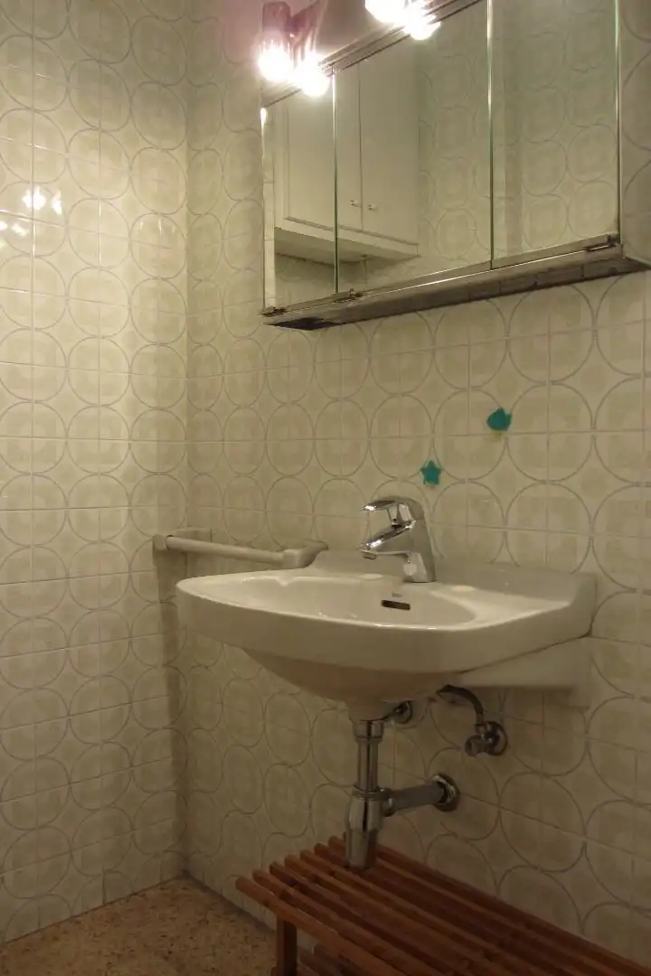 Baño de Piso de alquiler en Girona con Aire acondicionado, Calefacción y Lavadora